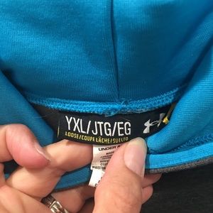 Under Armour Tops - Hoodie Under Armour Tops - Hoodie